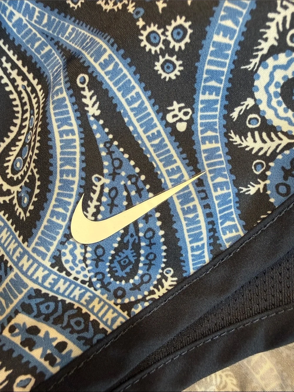 Nike Women’s Black and Blue Paisley Athletic Shorts Size Medium